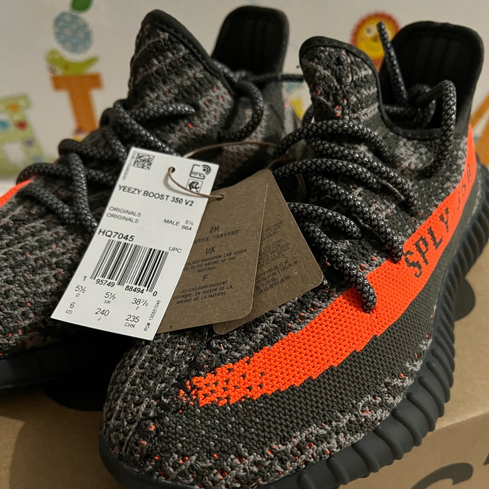 YEEZY BOOST 350 V2